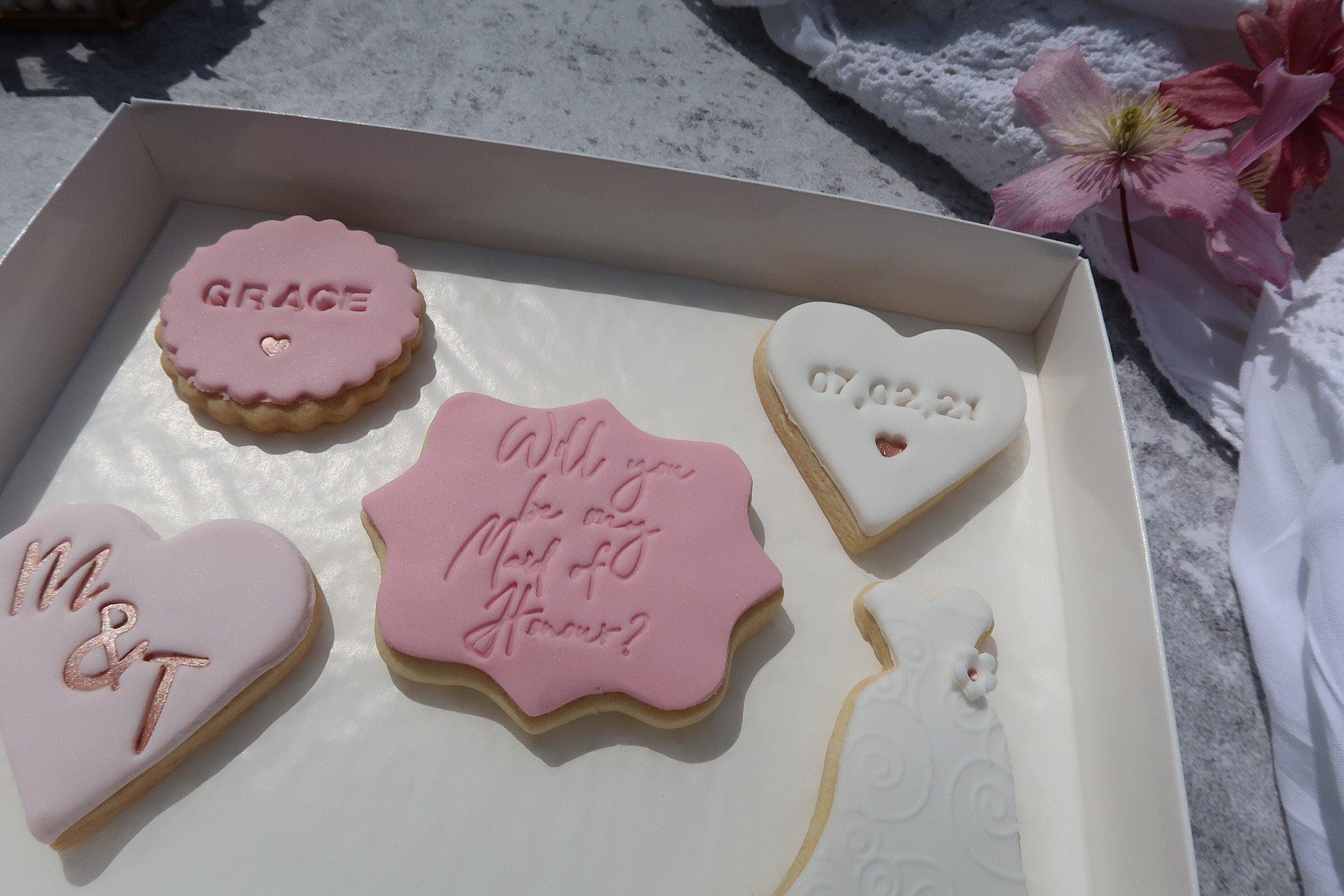 will you be my maid of honour cookie set, wedding dress cookie, heart date of wedding, round cookie with name of recipient, heart cookie with bride and groom initials, pink, rose gold and white